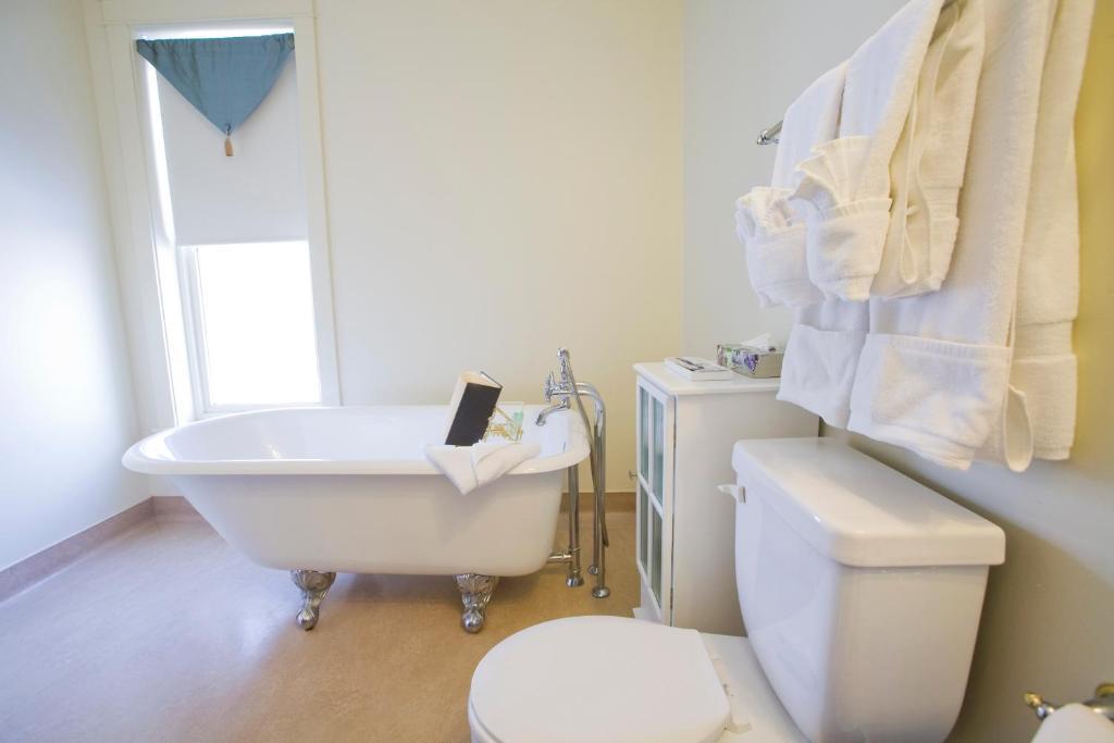 Selkirk Hotel Edmonton Room photo